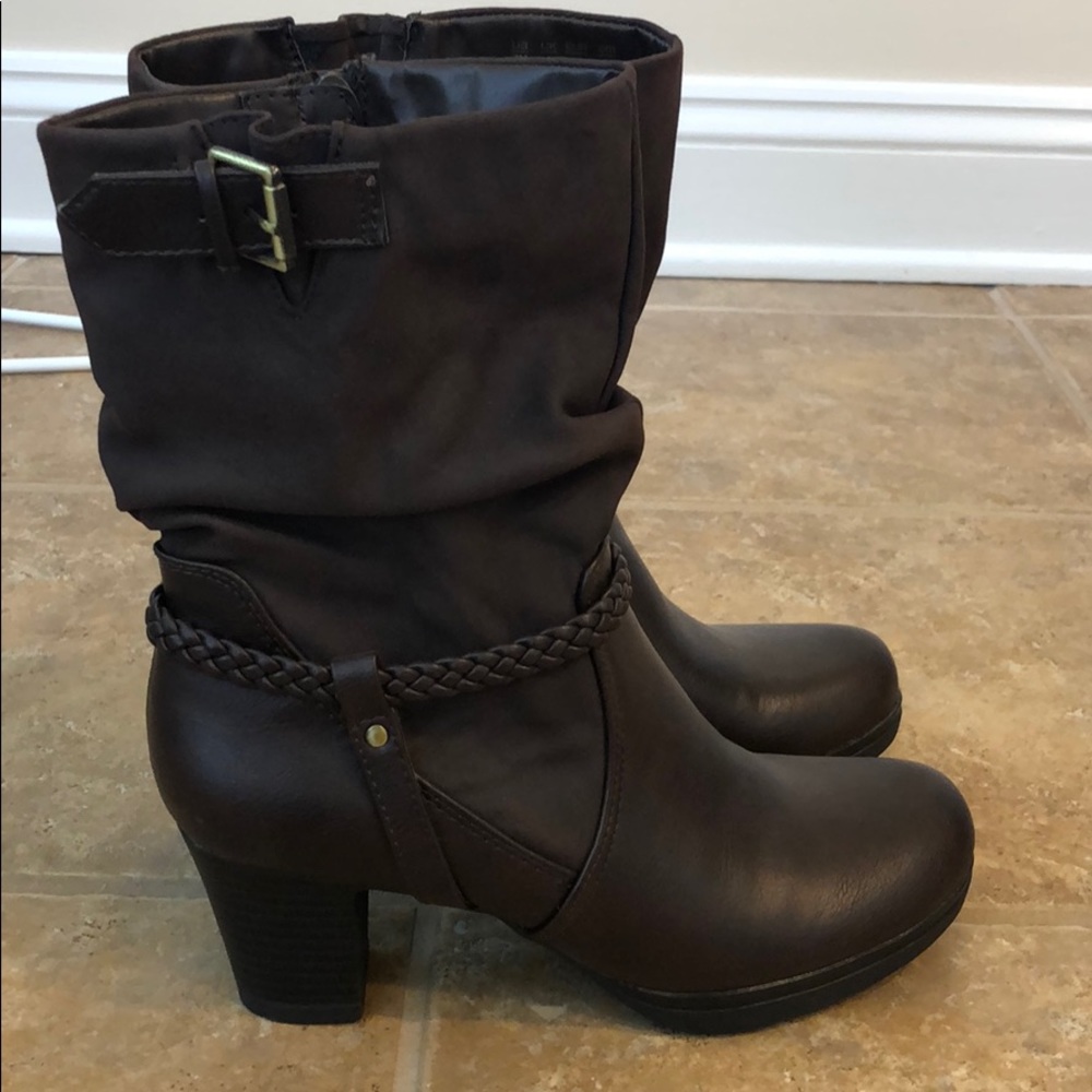 NEVER WORN LifeStride Boots